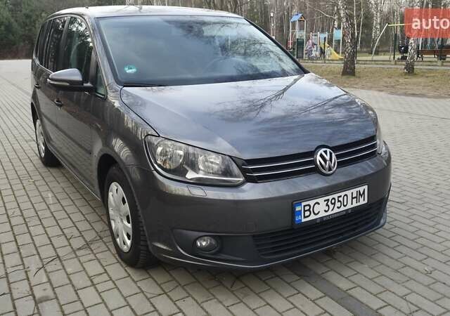 Серый Фольксваген Туран, объемом двигателя 1.6 л и пробегом 300 тыс. км за 10500 $, фото 1 на Automoto.ua