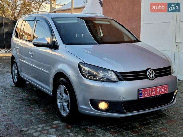 Серый Фольксваген Туран, объемом двигателя 2 л и пробегом 217 тыс. км за 11900 $, фото 1 на Automoto.ua