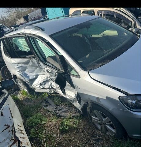 Сірий Фольксваген Туран, об'ємом двигуна 1.6 л та пробігом 145 тис. км за 3700 $, фото 1 на Automoto.ua