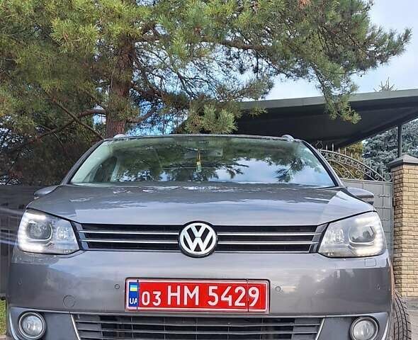 Сірий Фольксваген Туран, об'ємом двигуна 2 л та пробігом 228 тис. км за 14690 $, фото 1 на Automoto.ua