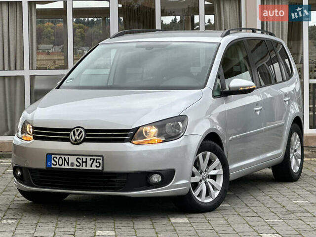 Серый Фольксваген Туран, объемом двигателя 2 л и пробегом 225 тыс. км за 10999 $, фото 1 на Automoto.ua