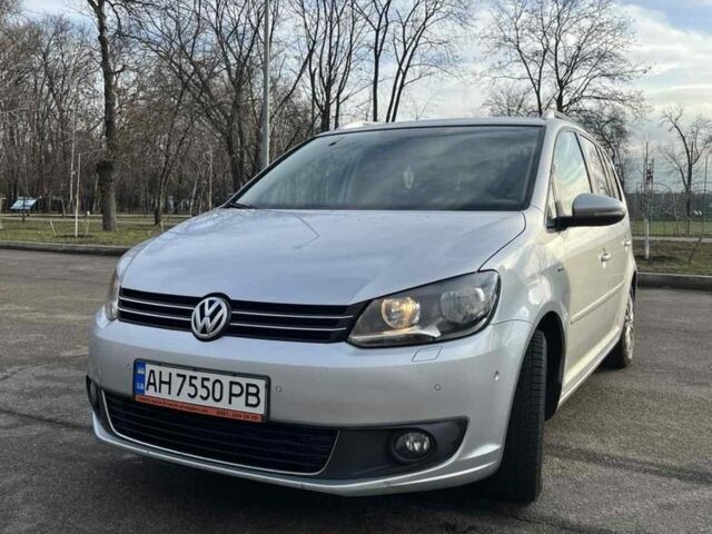 Серый Фольксваген Туран, объемом двигателя 1.6 л и пробегом 239 тыс. км за 11800 $, фото 1 на Automoto.ua