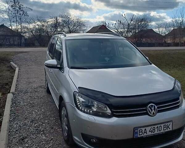 Серый Фольксваген Туран, объемом двигателя 1.6 л и пробегом 206 тыс. км за 10500 $, фото 1 на Automoto.ua
