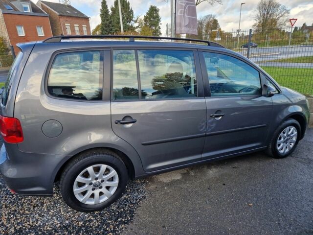 Серый Фольксваген Туран, объемом двигателя 1.6 л и пробегом 215 тыс. км за 11632 $, фото 1 на Automoto.ua