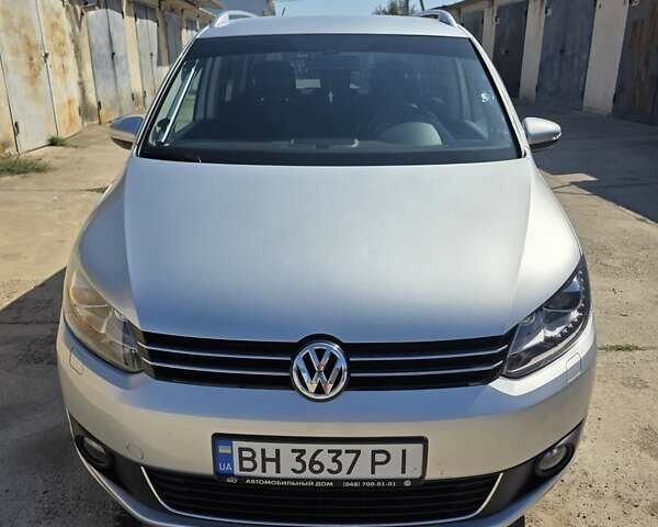 Серый Фольксваген Туран, объемом двигателя 1.97 л и пробегом 72 тыс. км за 15000 $, фото 1 на Automoto.ua