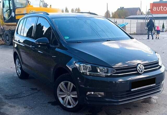 Серый Фольксваген Туран, объемом двигателя 1.6 л и пробегом 210 тыс. км за 13500 $, фото 1 на Automoto.ua