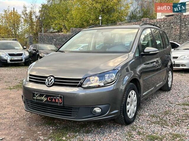 Серый Фольксваген Туран, объемом двигателя 1.6 л и пробегом 267 тыс. км за 11200 $, фото 1 на Automoto.ua