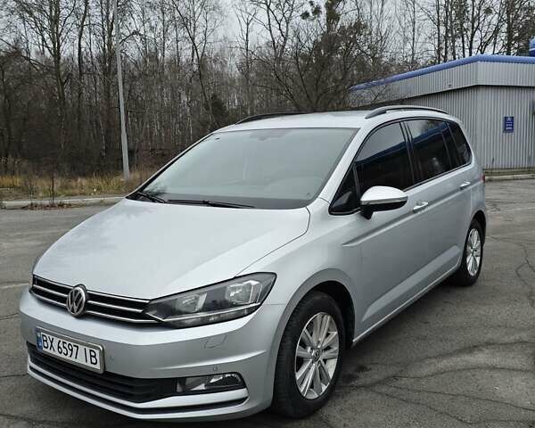 Серый Фольксваген Туран, объемом двигателя 1.6 л и пробегом 302 тыс. км за 13550 $, фото 1 на Automoto.ua