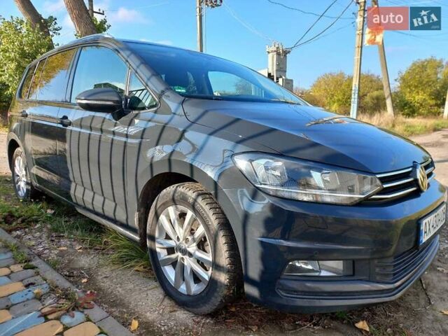 Серый Фольксваген Туран, объемом двигателя 1.6 л и пробегом 240 тыс. км за 14950 $, фото 1 на Automoto.ua