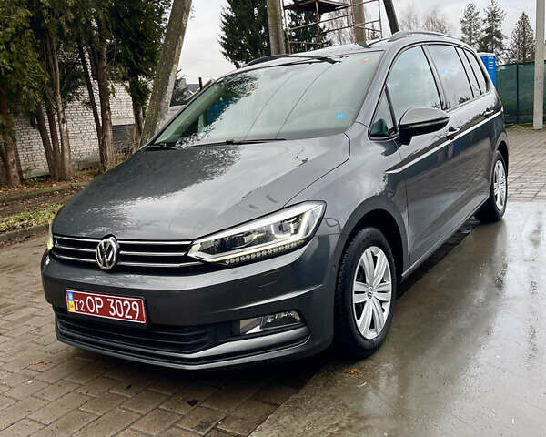 Серый Фольксваген Туран, объемом двигателя 1.6 л и пробегом 250 тыс. км за 16750 $, фото 1 на Automoto.ua