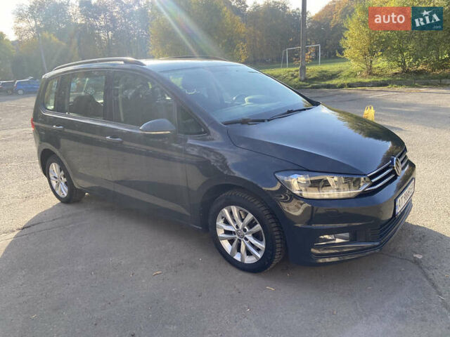 Серый Фольксваген Туран, объемом двигателя 1.6 л и пробегом 210 тыс. км за 16400 $, фото 1 на Automoto.ua