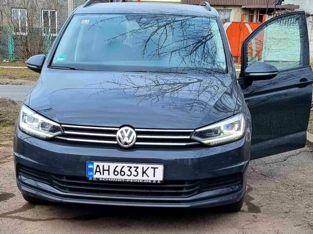 Серый Фольксваген Туран, объемом двигателя 2 л и пробегом 214 тыс. км за 15000 $, фото 1 на Automoto.ua