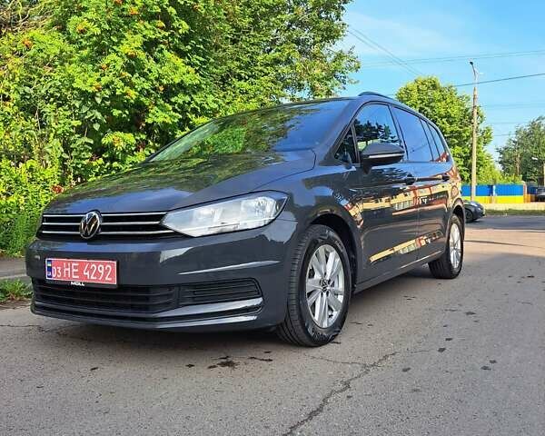 Серый Фольксваген Туран, объемом двигателя 2 л и пробегом 240 тыс. км за 17900 $, фото 1 на Automoto.ua
