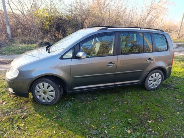 Сірий Фольксваген Туран, об'ємом двигуна 0 л та пробігом 4 тис. км за 2700 $, фото 1 на Automoto.ua