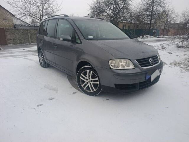 Серый Фольксваген Туран, объемом двигателя 1.9 л и пробегом 280 тыс. км за 2800 $, фото 1 на Automoto.ua