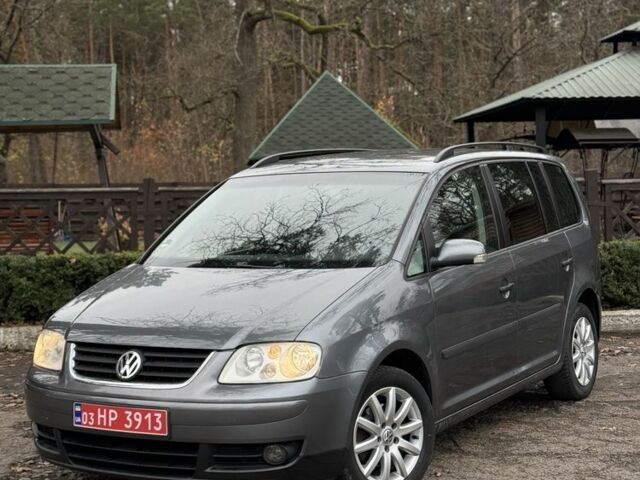 Сірий Фольксваген Туран, об'ємом двигуна 1.6 л та пробігом 200 тис. км за 5700 $, фото 1 на Automoto.ua