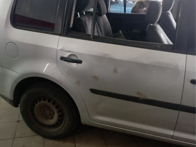 Сірий Фольксваген Туран, об'ємом двигуна 1.6 л та пробігом 198 тис. км за 2100 $, фото 1 на Automoto.ua