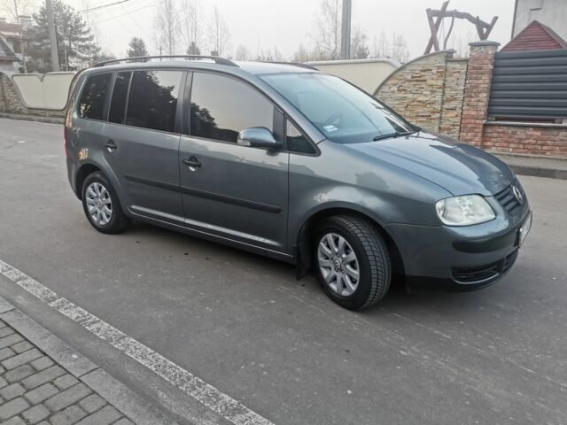 Сірий Фольксваген Туран, об'ємом двигуна 1.6 л та пробігом 290 тис. км за 3999 $, фото 1 на Automoto.ua