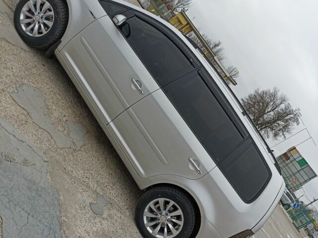 Сірий Фольксваген Туран, об'ємом двигуна 2 л та пробігом 250 тис. км за 6100 $, фото 1 на Automoto.ua