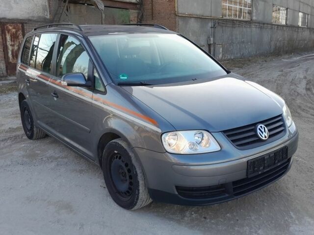 Серый Фольксваген Туран, объемом двигателя 1.9 л и пробегом 311 тыс. км за 1800 $, фото 1 на Automoto.ua