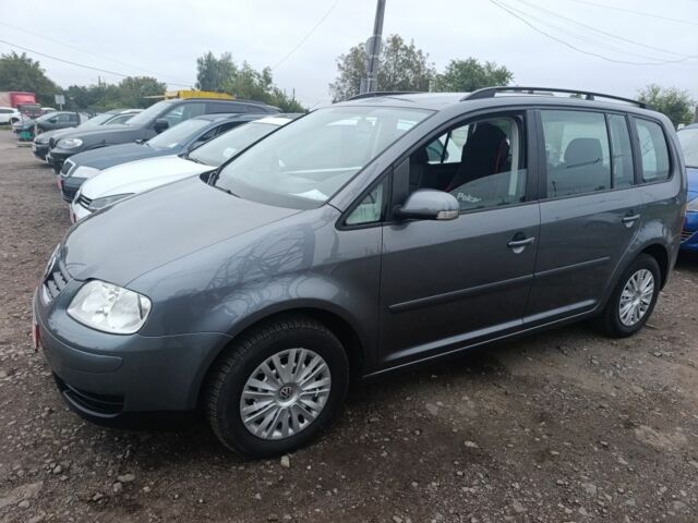 Серый Фольксваген Туран, объемом двигателя 1 л и пробегом 233 тыс. км за 5750 $, фото 1 на Automoto.ua