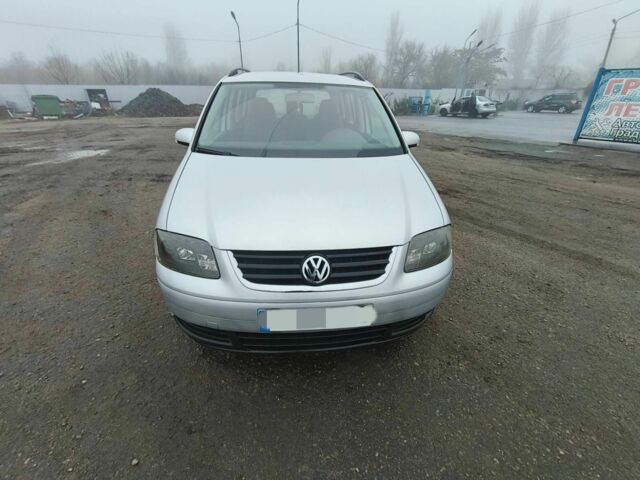 Сірий Фольксваген Туран, об'ємом двигуна 1.6 л та пробігом 260 тис. км за 5600 $, фото 1 на Automoto.ua