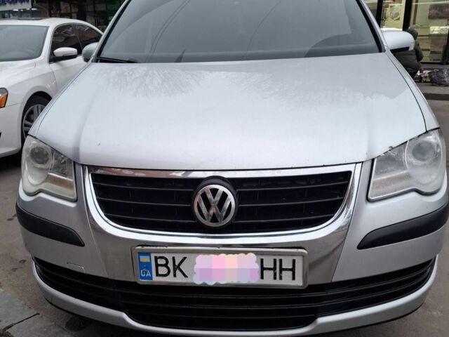 Сірий Фольксваген Туран, об'ємом двигуна 0 л та пробігом 318 тис. км за 7200 $, фото 1 на Automoto.ua