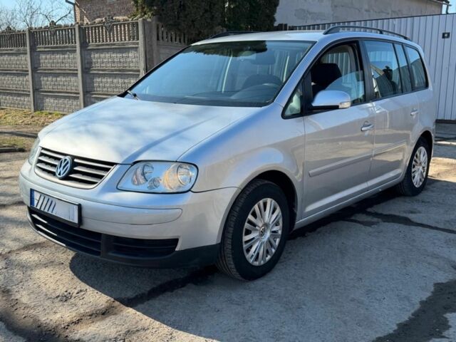 Сірий Фольксваген Туран, об'ємом двигуна 2 л та пробігом 300 тис. км за 3400 $, фото 1 на Automoto.ua