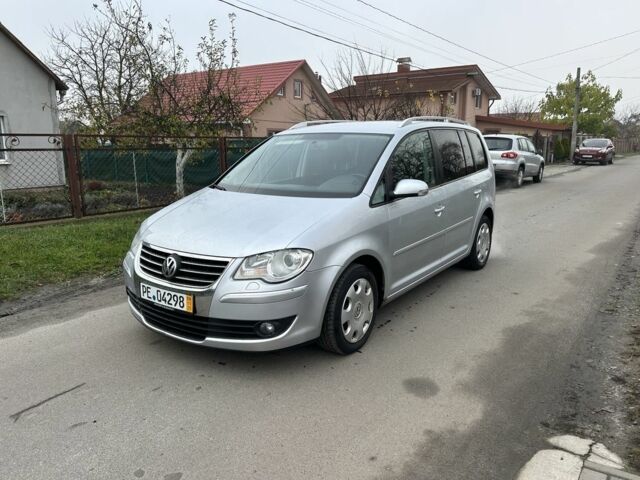 Серый Фольксваген Туран, объемом двигателя 1.4 л и пробегом 250 тыс. км за 4200 $, фото 1 на Automoto.ua