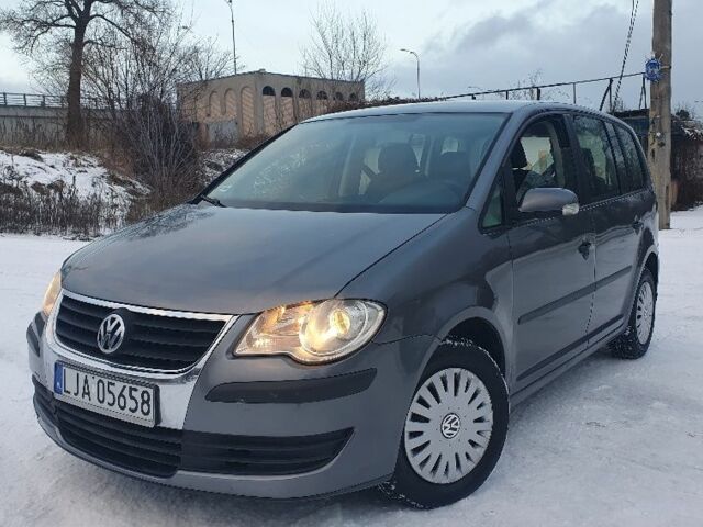 Серый Фольксваген Туран, объемом двигателя 1.9 л и пробегом 333 тыс. км за 3200 $, фото 1 на Automoto.ua