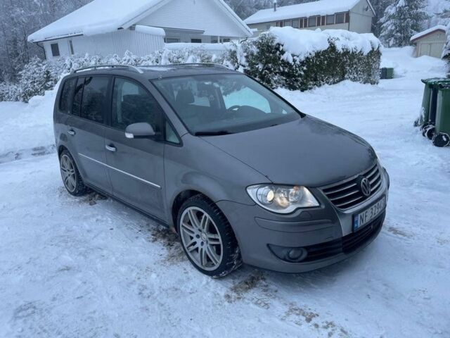 Серый Фольксваген Туран, объемом двигателя 0 л и пробегом 244 тыс. км за 4200 $, фото 1 на Automoto.ua