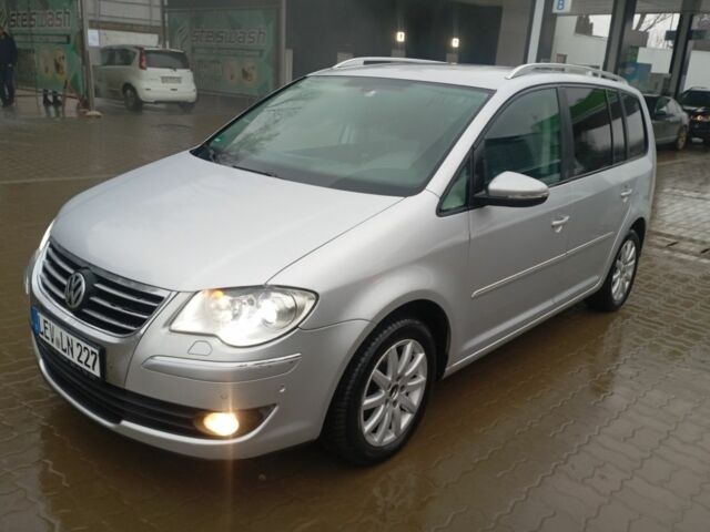 Серый Фольксваген Туран, объемом двигателя 0 л и пробегом 284 тыс. км за 5900 $, фото 1 на Automoto.ua