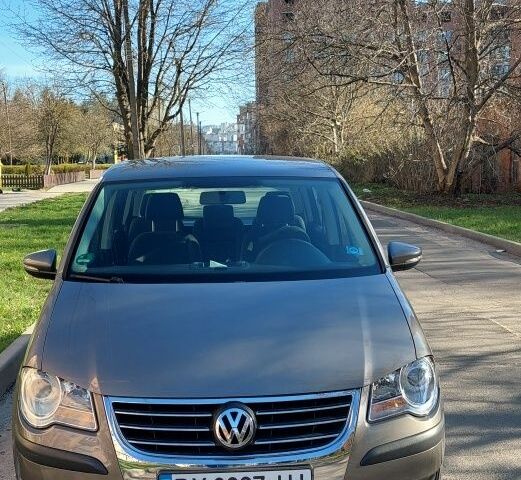 Сірий Фольксваген Туран, об'ємом двигуна 1.6 л та пробігом 234 тис. км за 8300 $, фото 1 на Automoto.ua