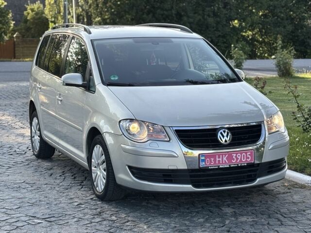 Серый Фольксваген Туран, объемом двигателя 1.4 л и пробегом 244 тыс. км за 6300 $, фото 1 на Automoto.ua