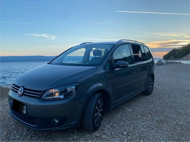 Сірий Фольксваген Туран, об'ємом двигуна 1.6 л та пробігом 240 тис. км за 12000 $, фото 1 на Automoto.ua