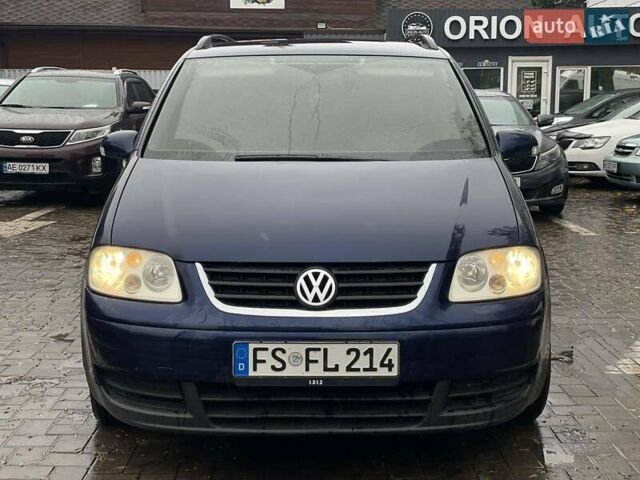 Синий Фольксваген Туран, объемом двигателя 1.9 л и пробегом 228 тыс. км за 3999 $, фото 1 на Automoto.ua