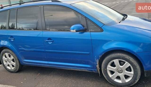 Синий Фольксваген Туран, объемом двигателя 1.6 л и пробегом 261 тыс. км за 5500 $, фото 1 на Automoto.ua