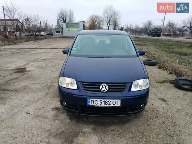 Синій Фольксваген Туран, об'ємом двигуна 1.6 л та пробігом 263 тис. км за 5200 $, фото 1 на Automoto.ua