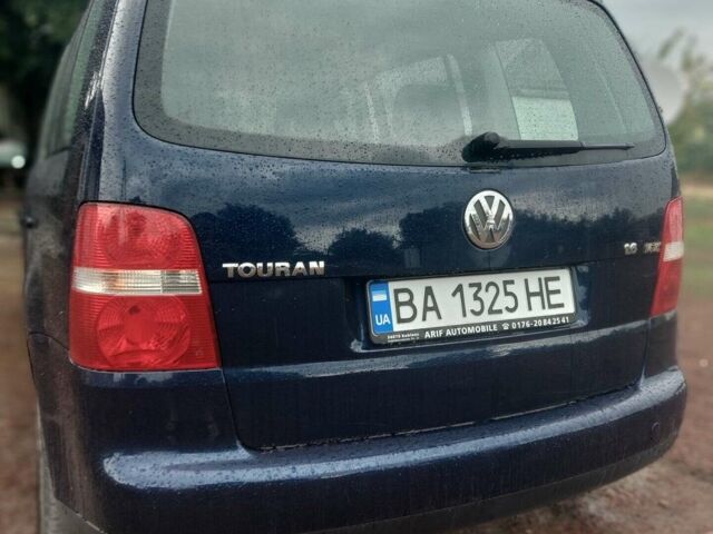 Синий Фольксваген Туран, объемом двигателя 1.6 л и пробегом 215 тыс. км за 5800 $, фото 1 на Automoto.ua