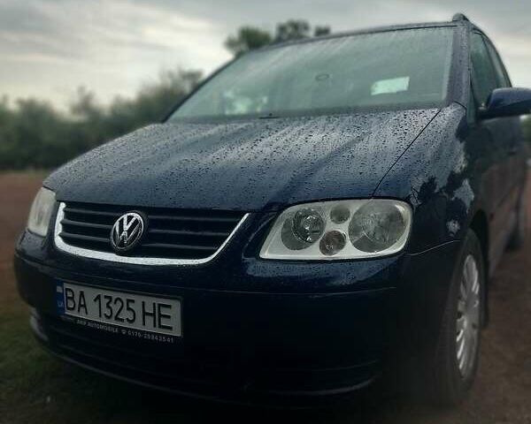 Синій Фольксваген Туран, об'ємом двигуна 1.6 л та пробігом 215 тис. км за 5800 $, фото 1 на Automoto.ua