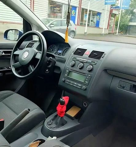 Синий Фольксваген Туран, объемом двигателя 1.6 л и пробегом 216 тыс. км за 4640 $, фото 1 на Automoto.ua