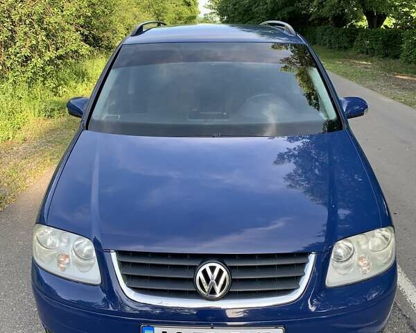 Синий Фольксваген Туран, объемом двигателя 2 л и пробегом 250 тыс. км за 6200 $, фото 1 на Automoto.ua