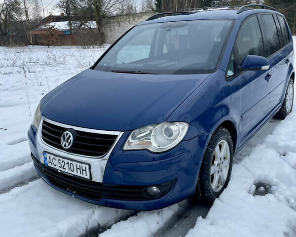 Синій Фольксваген Туран, об'ємом двигуна 1.9 л та пробігом 300 тис. км за 5800 $, фото 1 на Automoto.ua