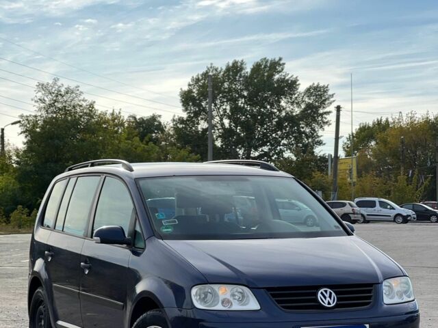 Синий Фольксваген Туран, объемом двигателя 2 л и пробегом 300 тыс. км за 2800 $, фото 1 на Automoto.ua