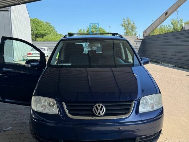 Синий Фольксваген Туран, объемом двигателя 0 л и пробегом 230 тыс. км за 5000 $, фото 1 на Automoto.ua