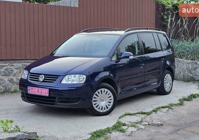 Синий Фольксваген Туран, объемом двигателя 1.6 л и пробегом 262 тыс. км за 6499 $, фото 1 на Automoto.ua