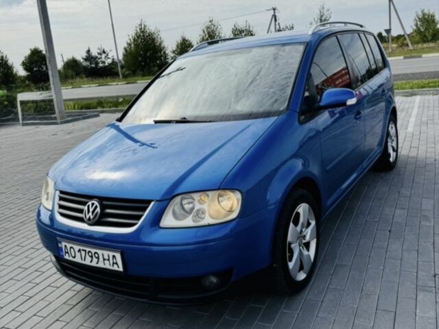 Синий Фольксваген Туран, объемом двигателя 2 л и пробегом 300 тыс. км за 4900 $, фото 1 на Automoto.ua