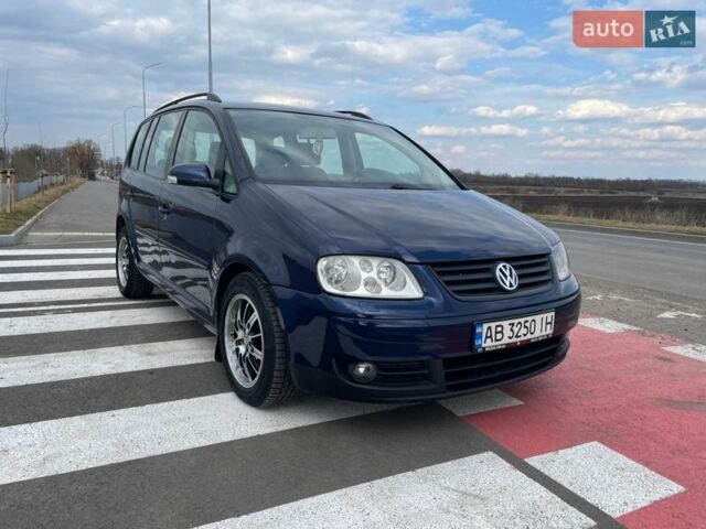 Синій Фольксваген Туран, об'ємом двигуна 2 л та пробігом 298 тис. км за 5400 $, фото 1 на Automoto.ua