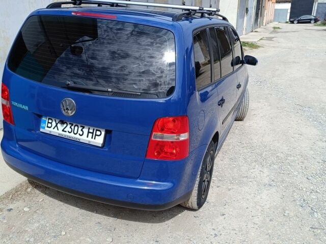 Синий Фольксваген Туран, объемом двигателя 1.5 л и пробегом 256 тыс. км за 4500 $, фото 1 на Automoto.ua