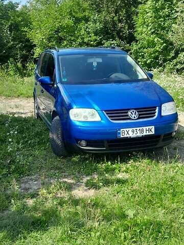 Синий Фольксваген Туран, объемом двигателя 1.6 л и пробегом 271 тыс. км за 5200 $, фото 1 на Automoto.ua